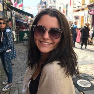 Meet your Posher, Chloe